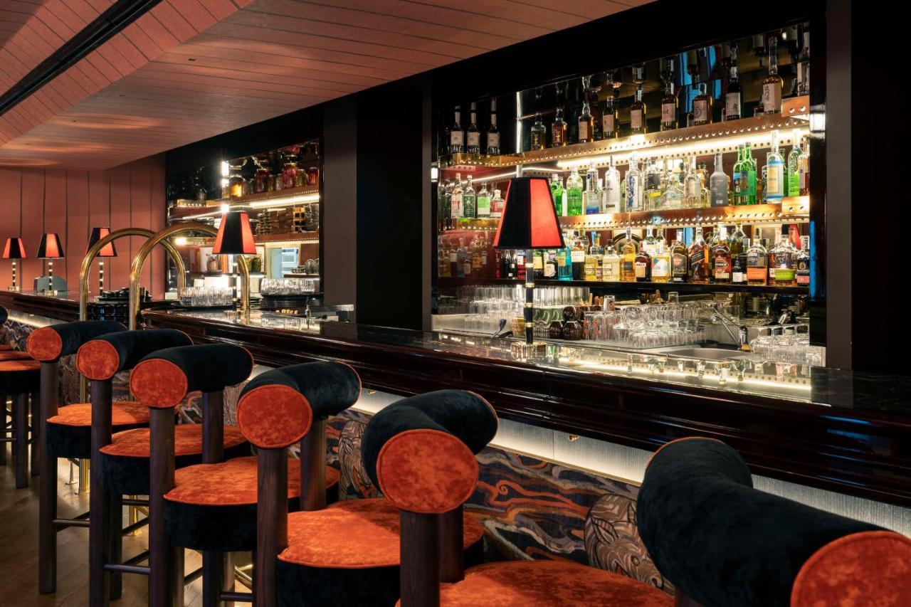 Radisson Collection Hotel, Santa Sofia Milan Exterior photo The bar at the London Edition